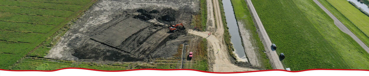 brede groene dijk met gebiedseigen grond