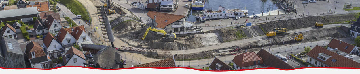 Luchtfoto van graafwerkzaamheden in Oudeschild op Texel