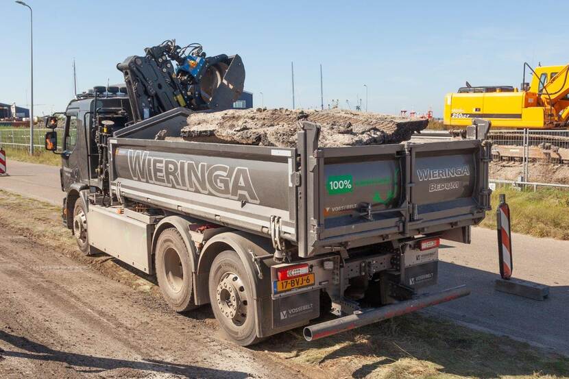 Vrachtwagen met laadklep