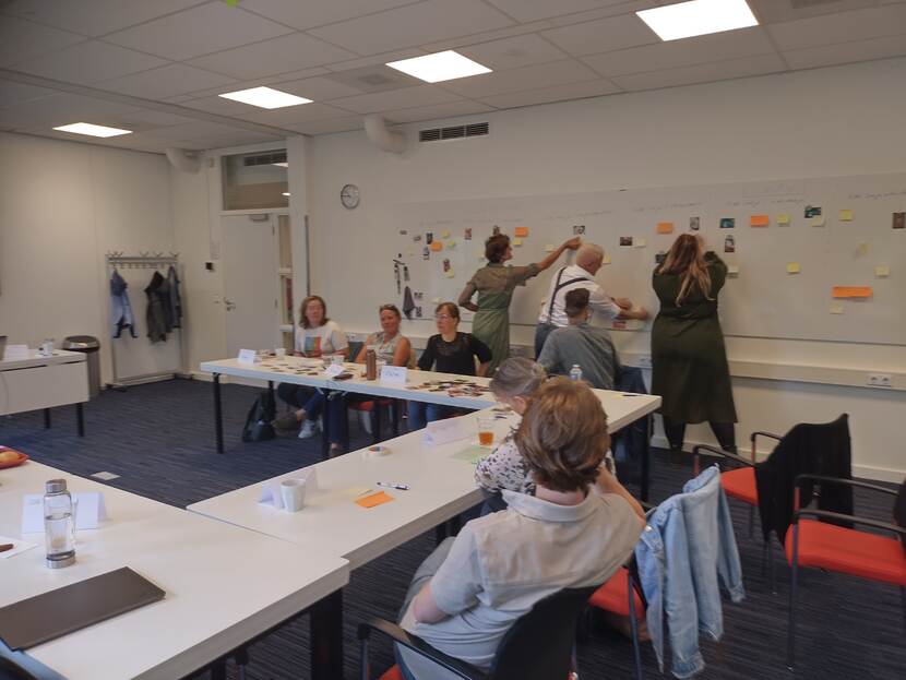 Groep mensen tijdens training