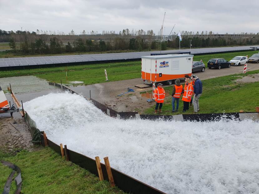 Dijkwerkers on Tour op bezoek bij IJsselmeerdijk