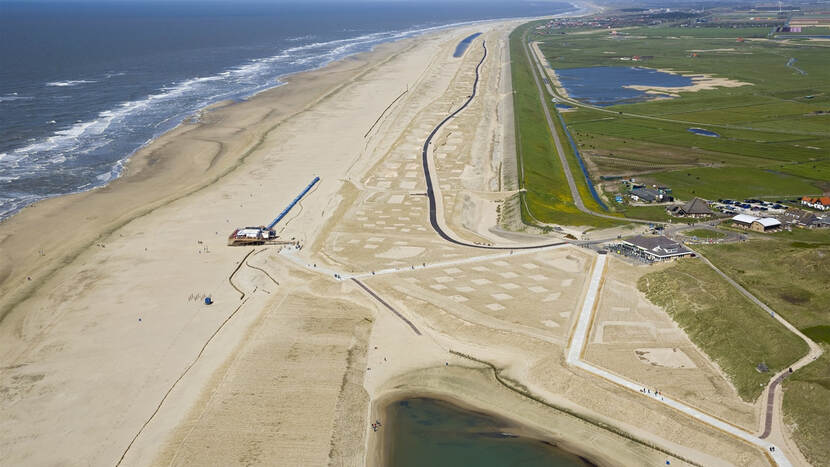 Hondsbossche zeewering vanuit de lucht