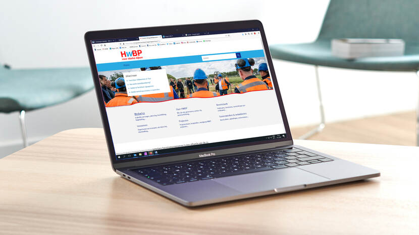 laptop met beeldscherm waarop de nieuwe website staat