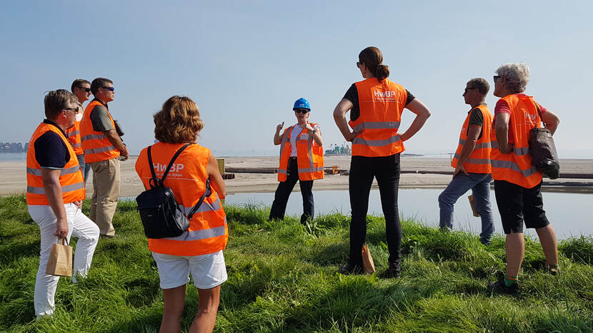 dijkwerkers op projectbezoek bij Markermeerdijken