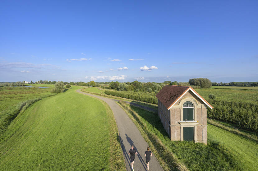 Deest - Boven Leeuwen