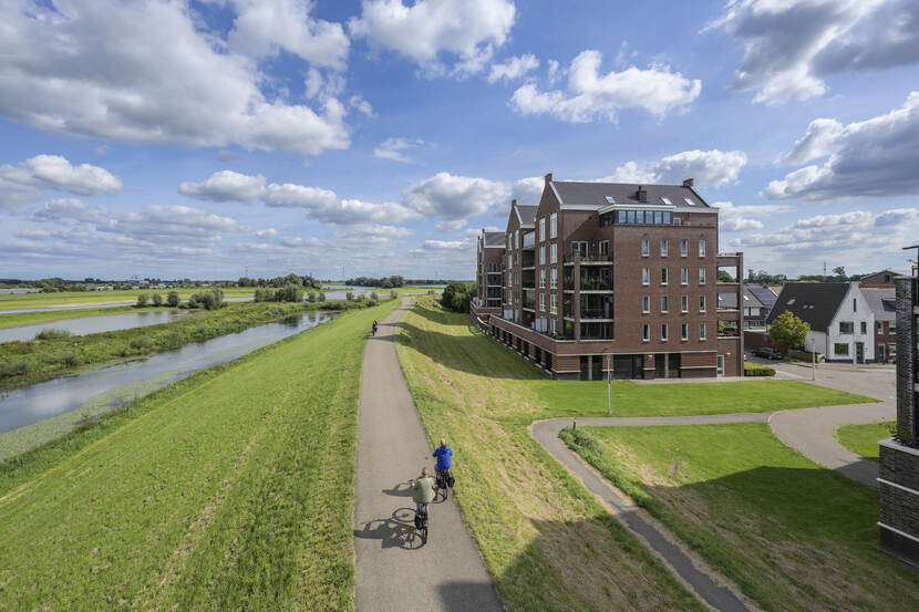 Deest - Boven Leeuwen