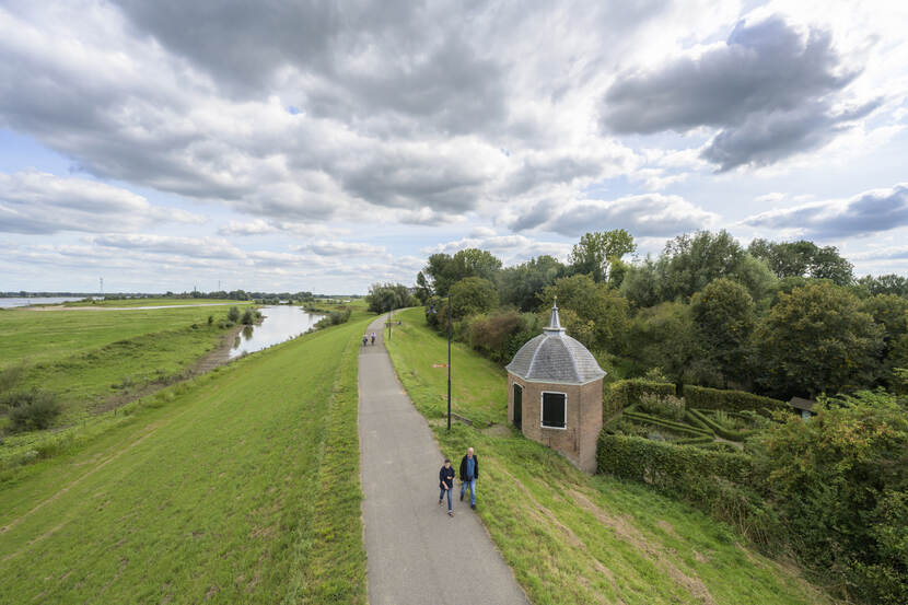 Deest - Boven Leeuwen