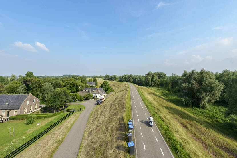 Dijk tussen Tiel-West en Waardenburg