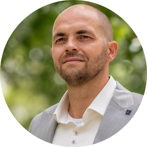 Een portretfoto van Jeroen Dassen, programmamanager HWBP bij Waterschap Limburg